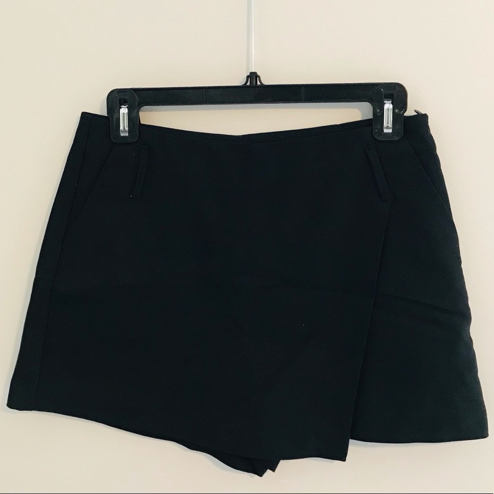 Zara Trafaluc Collection Black skort with pockets!